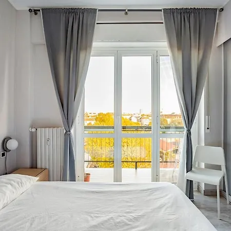 Bright With Canal Balcony דירה *