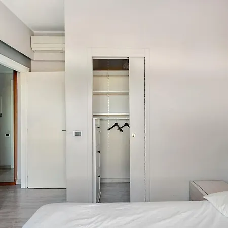 דירה Bright With Canal Balcony *